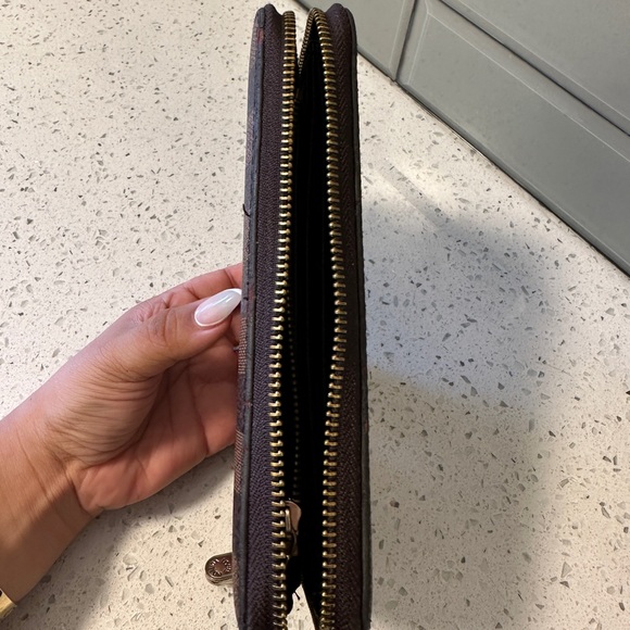 Zipper Wallet - Picture 2 of 4